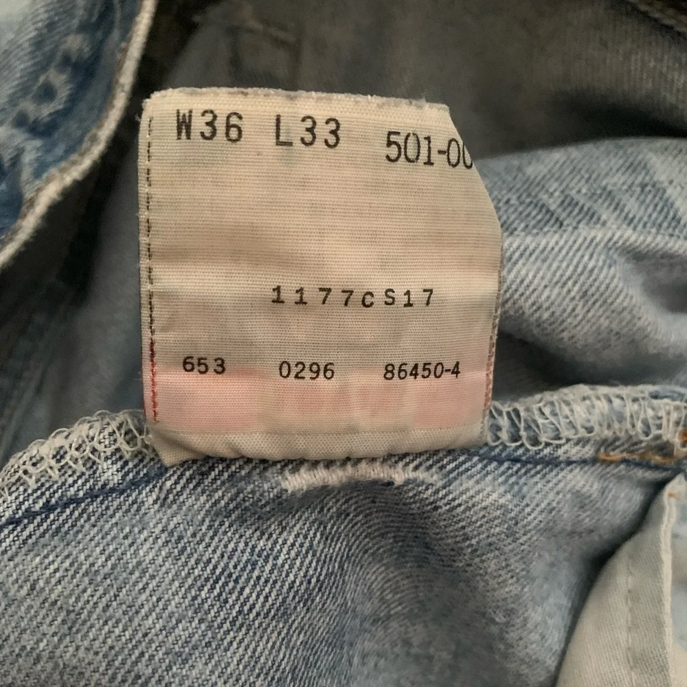 Vintage 1990s Levi’s 501 jeans - 33”x30” - Picture 2 of 8